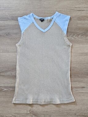 Roar Ribbed V-Neck Tank Top in Beige and Light Blue Size M